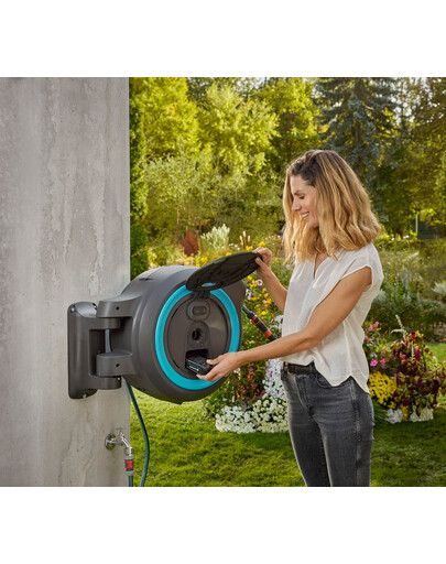 GARDENA nástenný navijak na hadicu PowerRoll XL s batériou