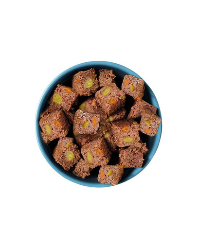 CESAR 400g - kuracie mäso, zdobené sladkými zemiakmi, hráškom a brusnicami